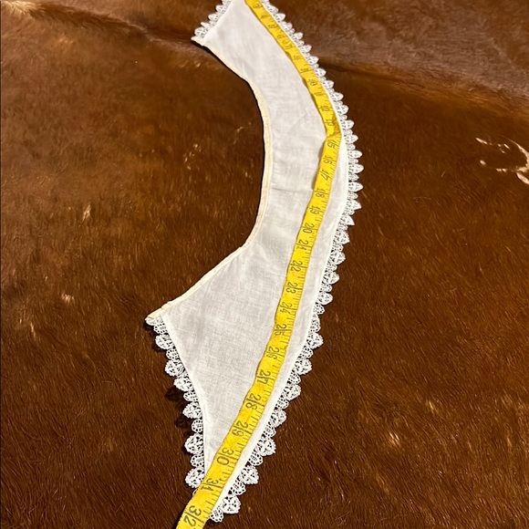 vintage hand made cotton collar with lace edging, featuring triangular points - Picture 9 of 9